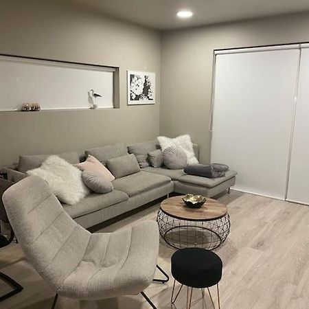 Beautiful Apartment Near Airport Njarthvik Екстер'єр фото