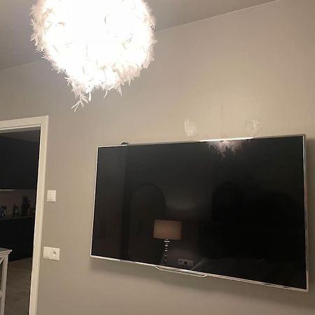 Beautiful Apartment Near Airport Njarthvik Екстер'єр фото