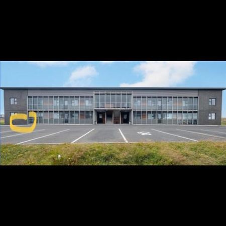 Beautiful Apartment Near Airport Njarthvik Екстер'єр фото