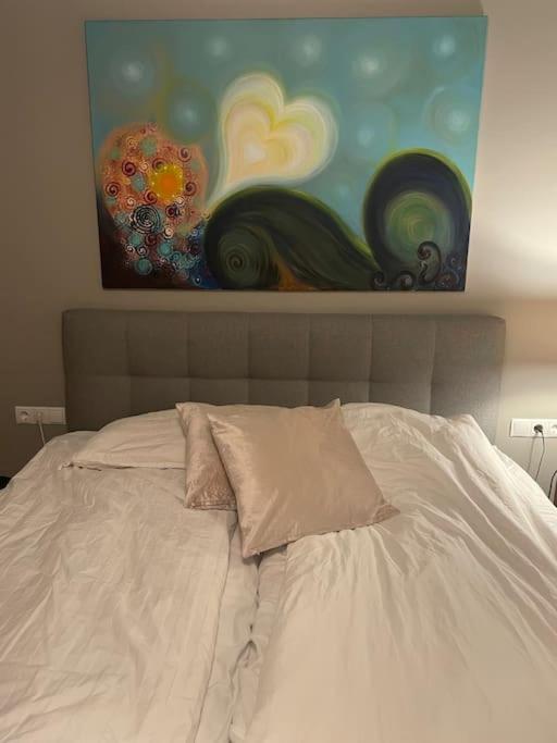 Beautiful Apartment Near Airport Njarthvik Екстер'єр фото