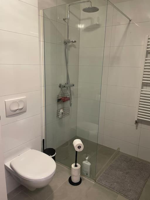 Beautiful Apartment Near Airport Njarthvik Екстер'єр фото