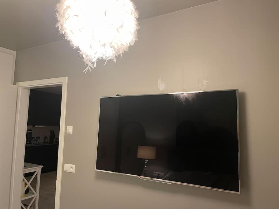 Beautiful Apartment Near Airport Njarthvik Екстер'єр фото